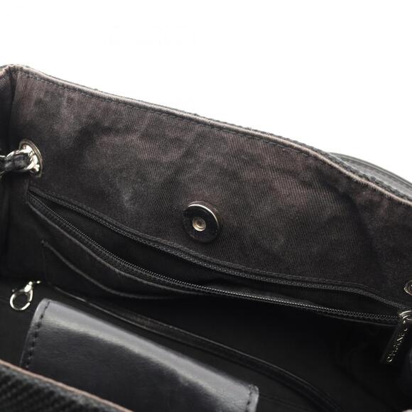 CHANEL Black Leather Shoulder Bag